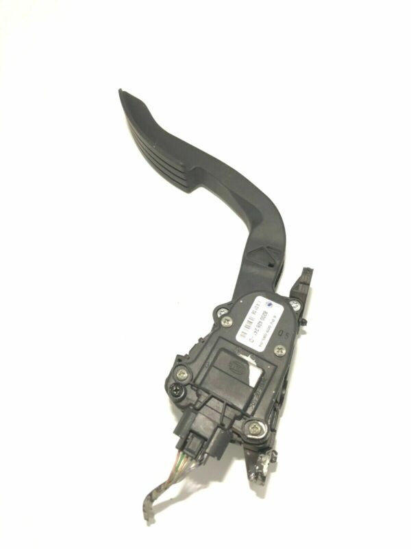 PEDALE ACCELERATORE RENAULT TWINGO 1.2 COD: 6PV009085-04 / 8200426241-D - immagine 3