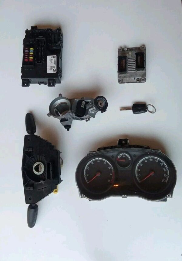 55557932 792131 KIT CENTRALINA BLOCCHETTO CHIAVE OPEL CORSA D BENZ 2006 AL 2011